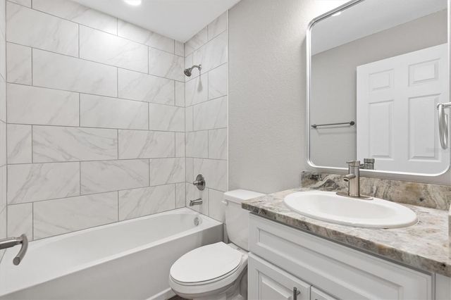 2 FISHER LANE TRAIL, Ocklawaha, FL 32179