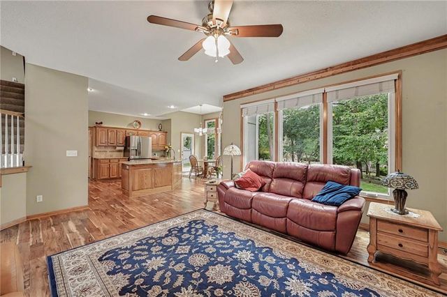 7805 N Rhode Avenue, Kansas City, MO 64152