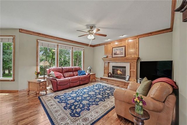 7805 N Rhode Avenue, Kansas City, MO 64152