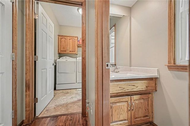 7805 N Rhode Avenue, Kansas City, MO 64152