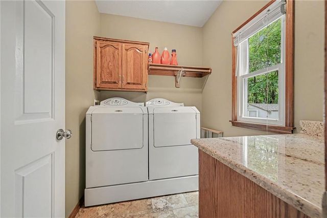 7805 N Rhode Avenue, Kansas City, MO 64152