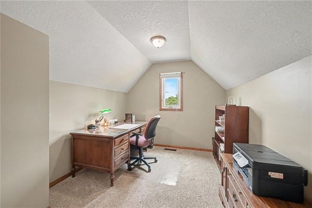 7805 N Rhode Avenue, Kansas City, MO 64152