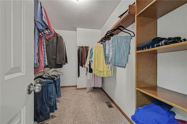 7805 N Rhode Avenue, Kansas City, MO 64152