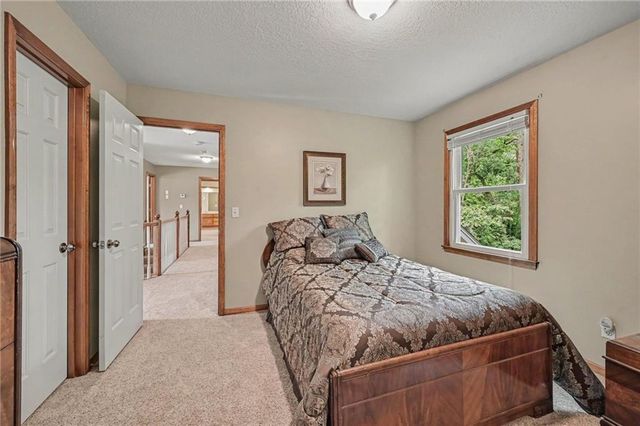 7805 N Rhode Avenue, Kansas City, MO 64152