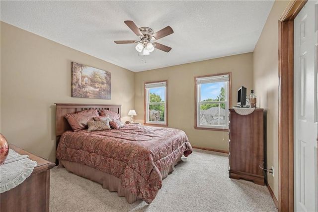 7805 N Rhode Avenue, Kansas City, MO 64152