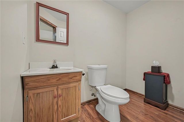 7805 N Rhode Avenue, Kansas City, MO 64152