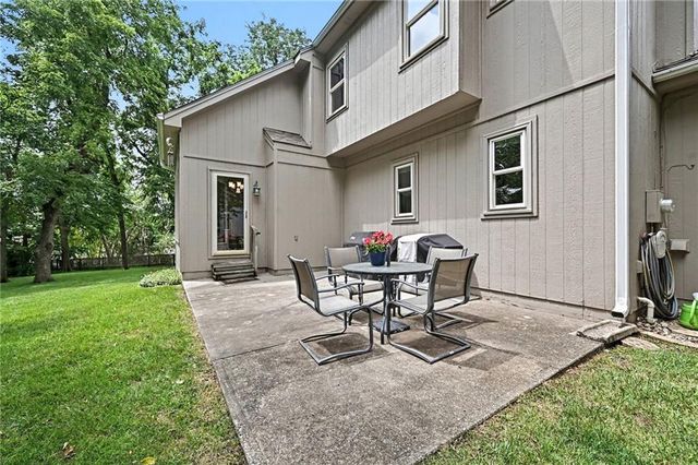 7805 N Rhode Avenue, Kansas City, MO 64152
