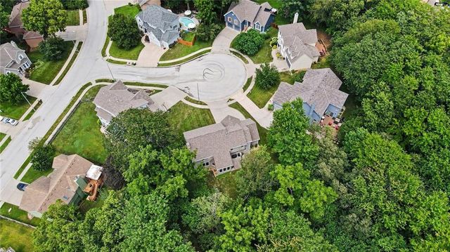 7805 N Rhode Avenue, Kansas City, MO 64152