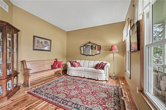 7805 N Rhode Avenue, Kansas City, MO 64152