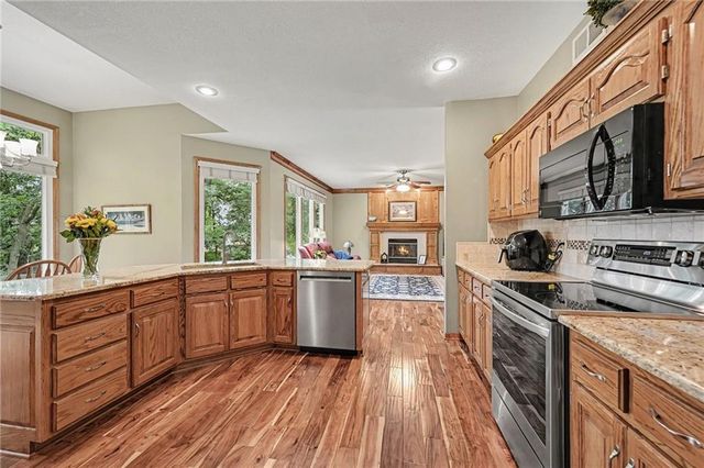 7805 N Rhode Avenue, Kansas City, MO 64152