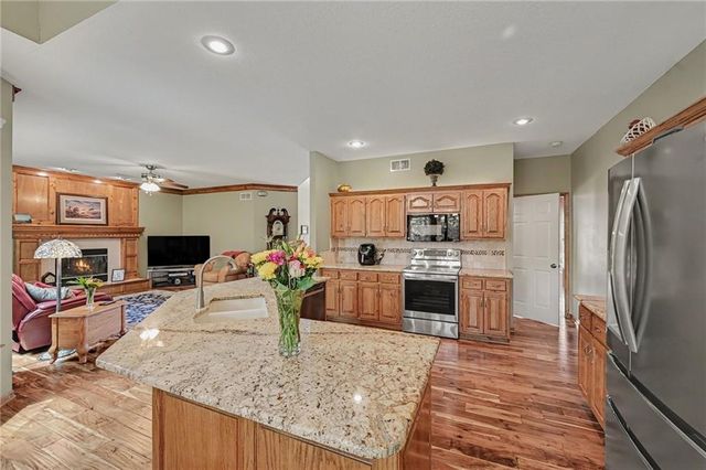 7805 N Rhode Avenue, Kansas City, MO 64152