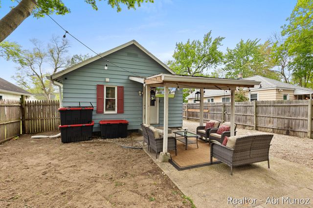 2852 Longstreet Avenue Sw, City Of Wyoming, MI 49509