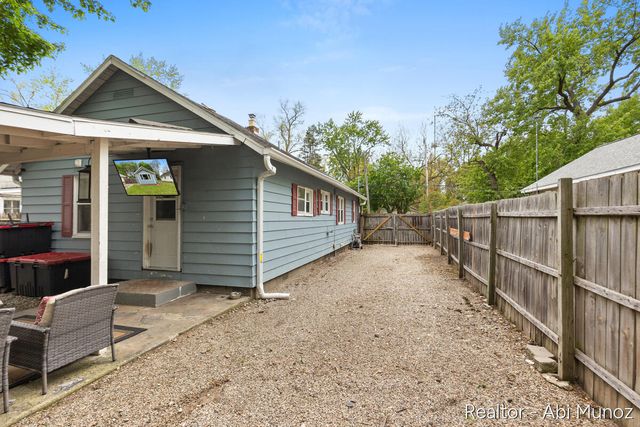 2852 Longstreet Avenue Sw, City Of Wyoming, MI 49509