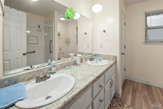 5976 N Blue Angel Pkwy, Pensacola, FL 32526