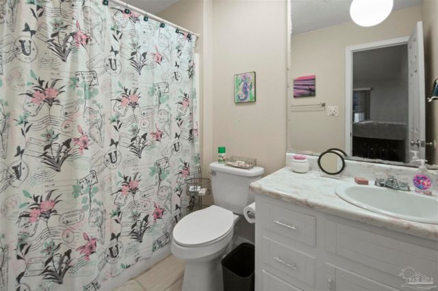 5976 N Blue Angel Pkwy, Pensacola, FL 32526