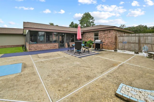 5976 N Blue Angel Pkwy, Pensacola, FL 32526