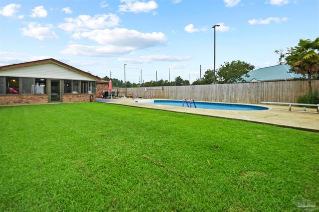 5976 N Blue Angel Pkwy, Pensacola, FL 32526