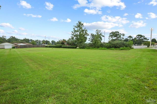 5976 N Blue Angel Pkwy, Pensacola, FL 32526