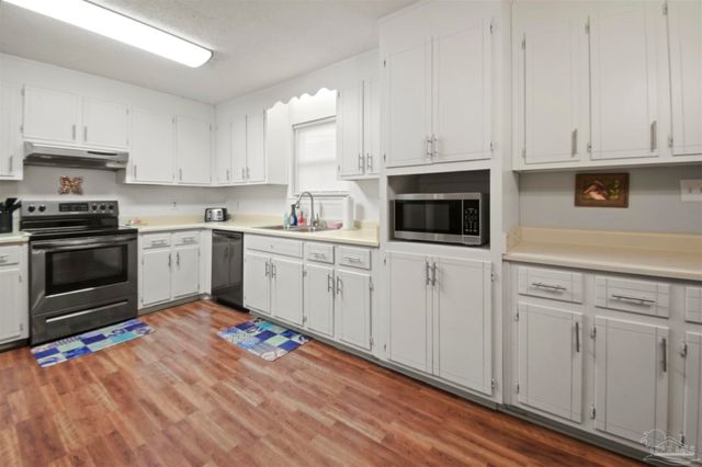 5976 N Blue Angel Pkwy, Pensacola, FL 32526