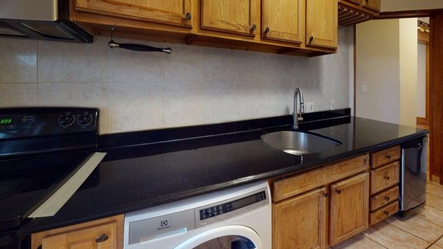 17 Green St 4, Brookline, MA 02446