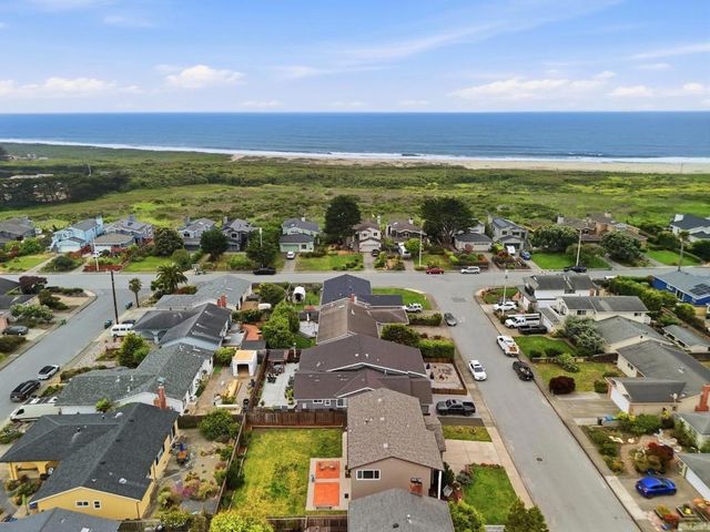 407 Saint Joseph Avenue, Half Moon Bay, CA 94019