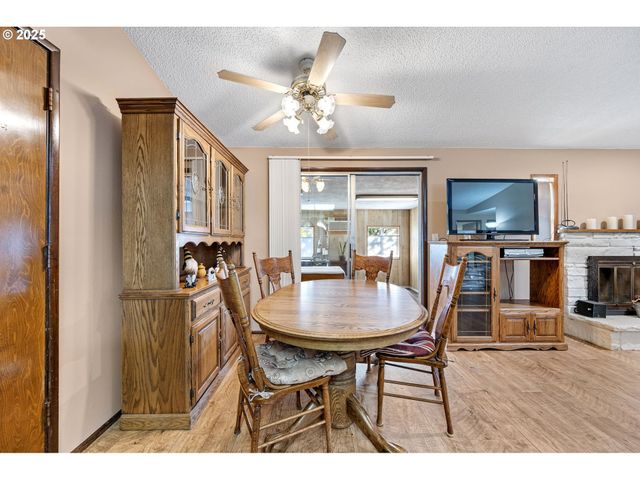 1925 HARVARD Dr, Eugene, OR 97405