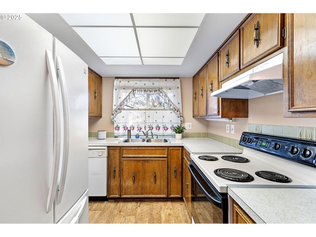 1925 HARVARD Dr, Eugene, OR 97405