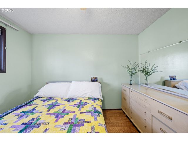 1925 HARVARD Dr, Eugene, OR 97405