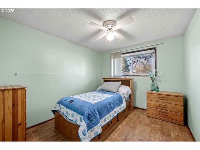 1925 HARVARD Dr, Eugene, OR 97405