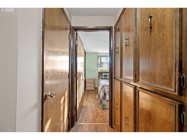 1925 HARVARD Dr, Eugene, OR 97405