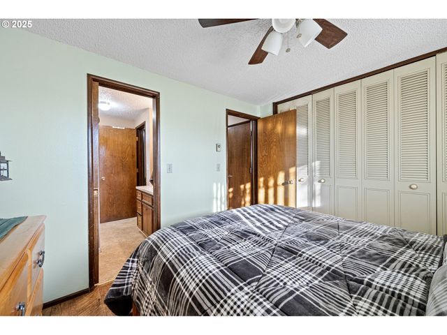 1925 HARVARD Dr, Eugene, OR 97405