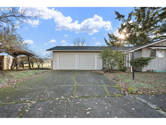 1925 HARVARD Dr, Eugene, OR 97405