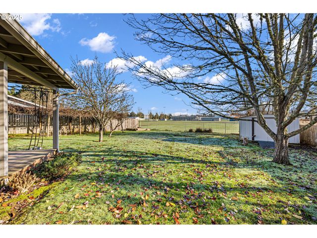 1925 HARVARD Dr, Eugene, OR 97405