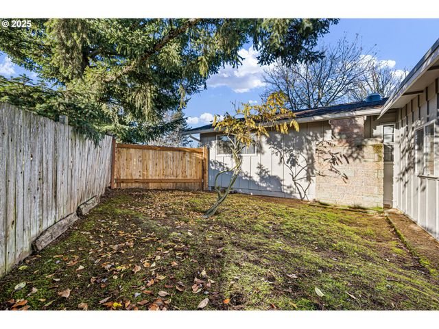 1925 HARVARD Dr, Eugene, OR 97405