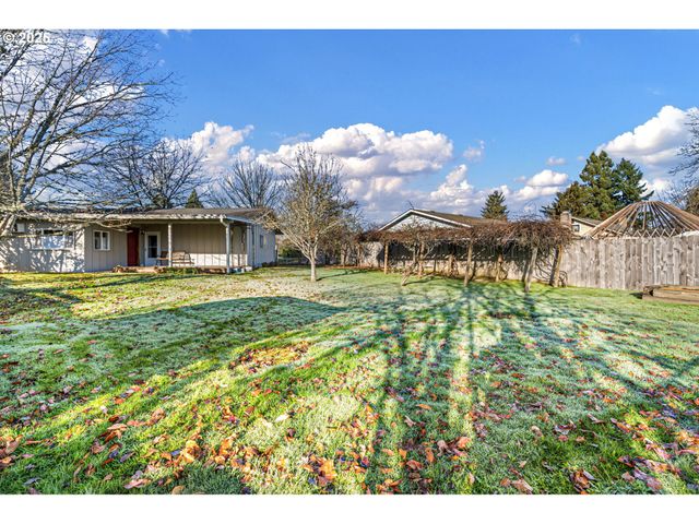 1925 HARVARD Dr, Eugene, OR 97405