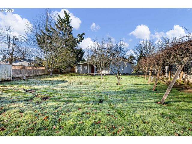 1925 HARVARD Dr, Eugene, OR 97405