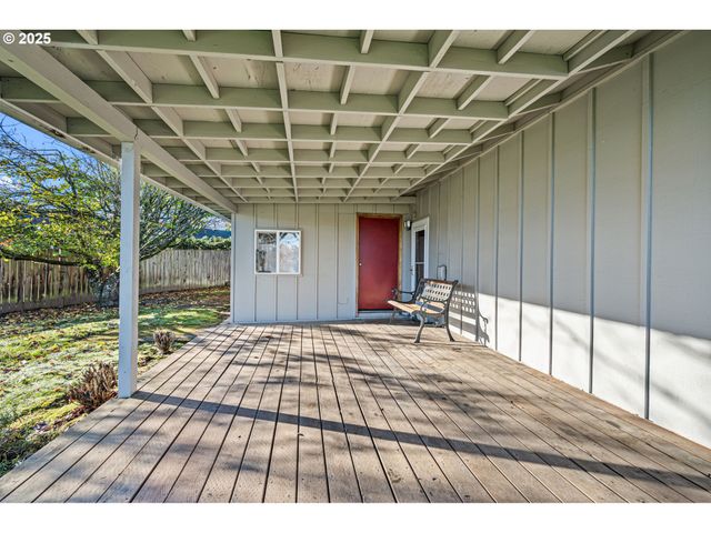 1925 HARVARD Dr, Eugene, OR 97405