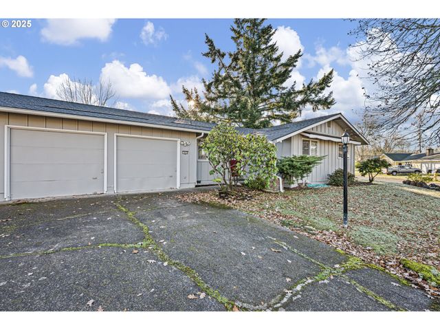 1925 HARVARD Dr, Eugene, OR 97405
