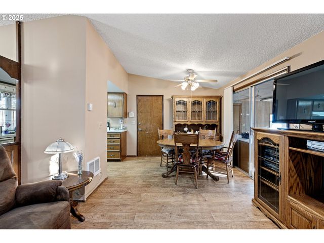 1925 HARVARD Dr, Eugene, OR 97405