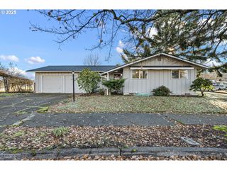 1925 HARVARD Dr, Eugene, OR 97405