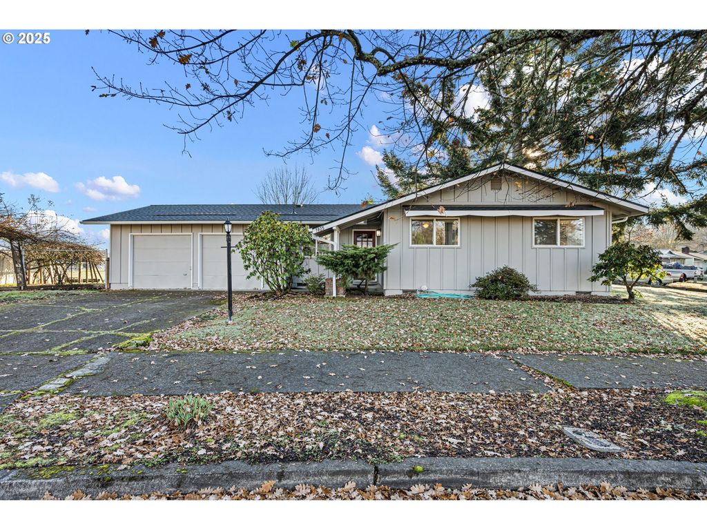 1925 HARVARD Dr, Eugene, OR 97405