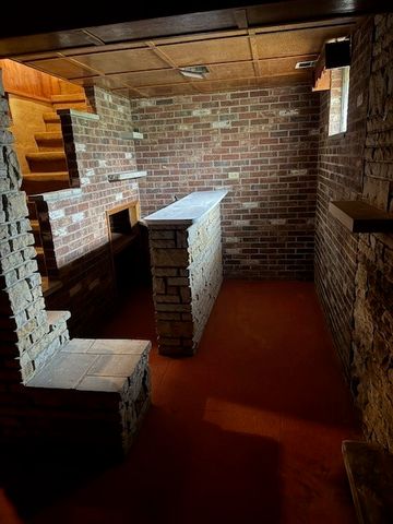 201 Hillvue Dr, Twp Of But Se, PA 16001