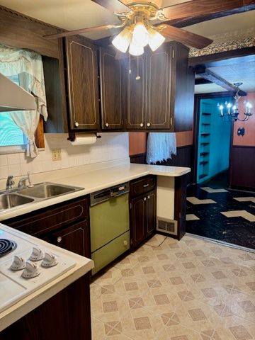 201 Hillvue Dr, Twp Of But Se, PA 16001