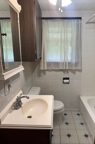 201 Hillvue Dr, Twp Of But Se, PA 16001