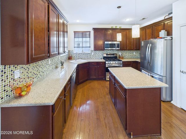 28 Wisniewski Road, Sayreville, NJ 08872