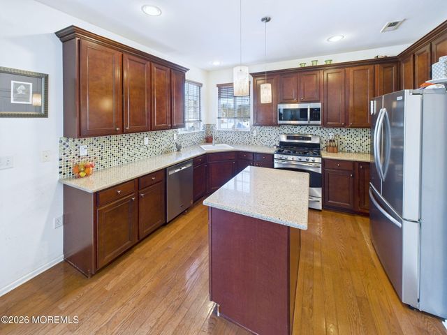 28 Wisniewski Road, Sayreville, NJ 08872
