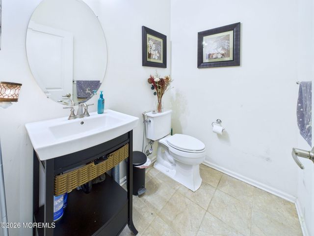 28 Wisniewski Road, Sayreville, NJ 08872