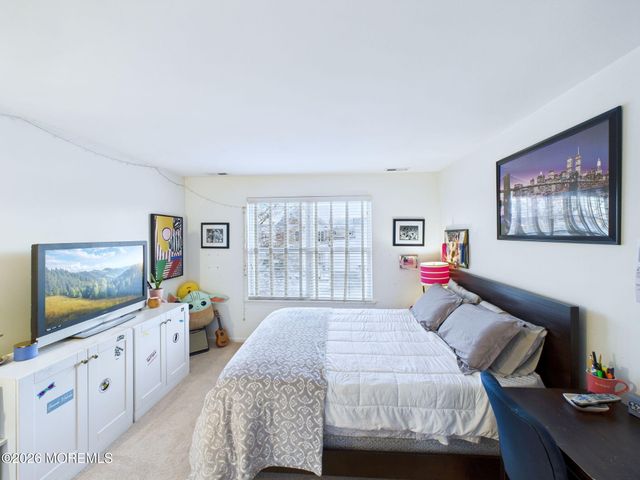 28 Wisniewski Road, Sayreville, NJ 08872