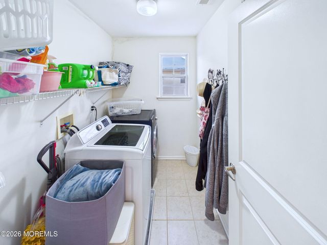 28 Wisniewski Road, Sayreville, NJ 08872