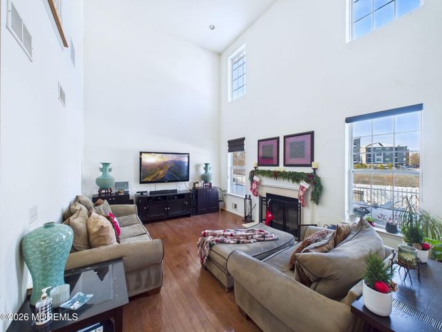 28 Wisniewski Road, Sayreville, NJ 08872